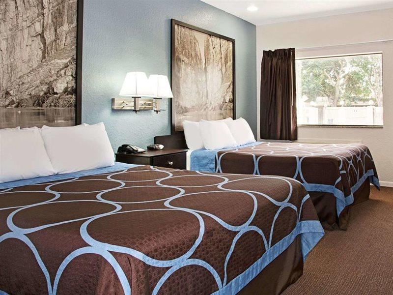Super 8 By Wyndham Houston/Brookhollow Nw Bagian luar foto