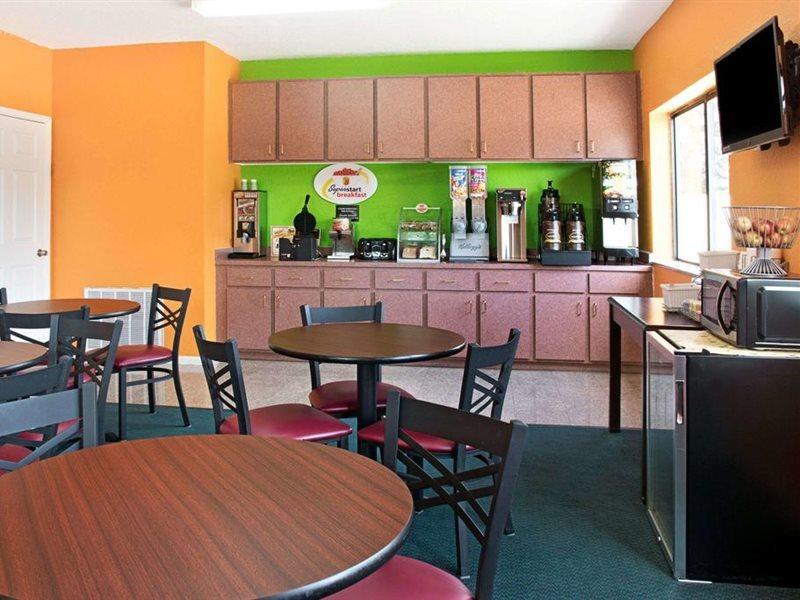 Super 8 By Wyndham Houston/Brookhollow Nw Bagian luar foto