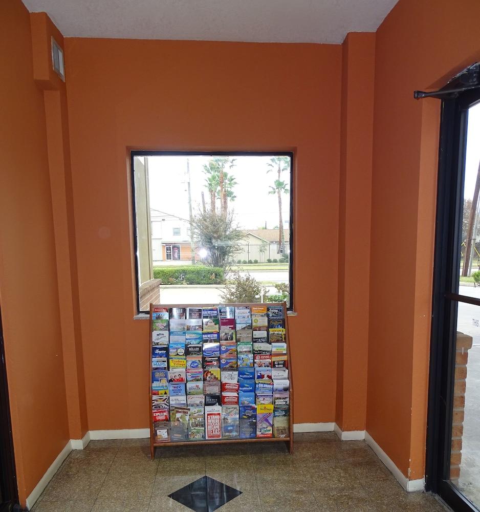 Super 8 By Wyndham Houston/Brookhollow Nw Bagian luar foto
