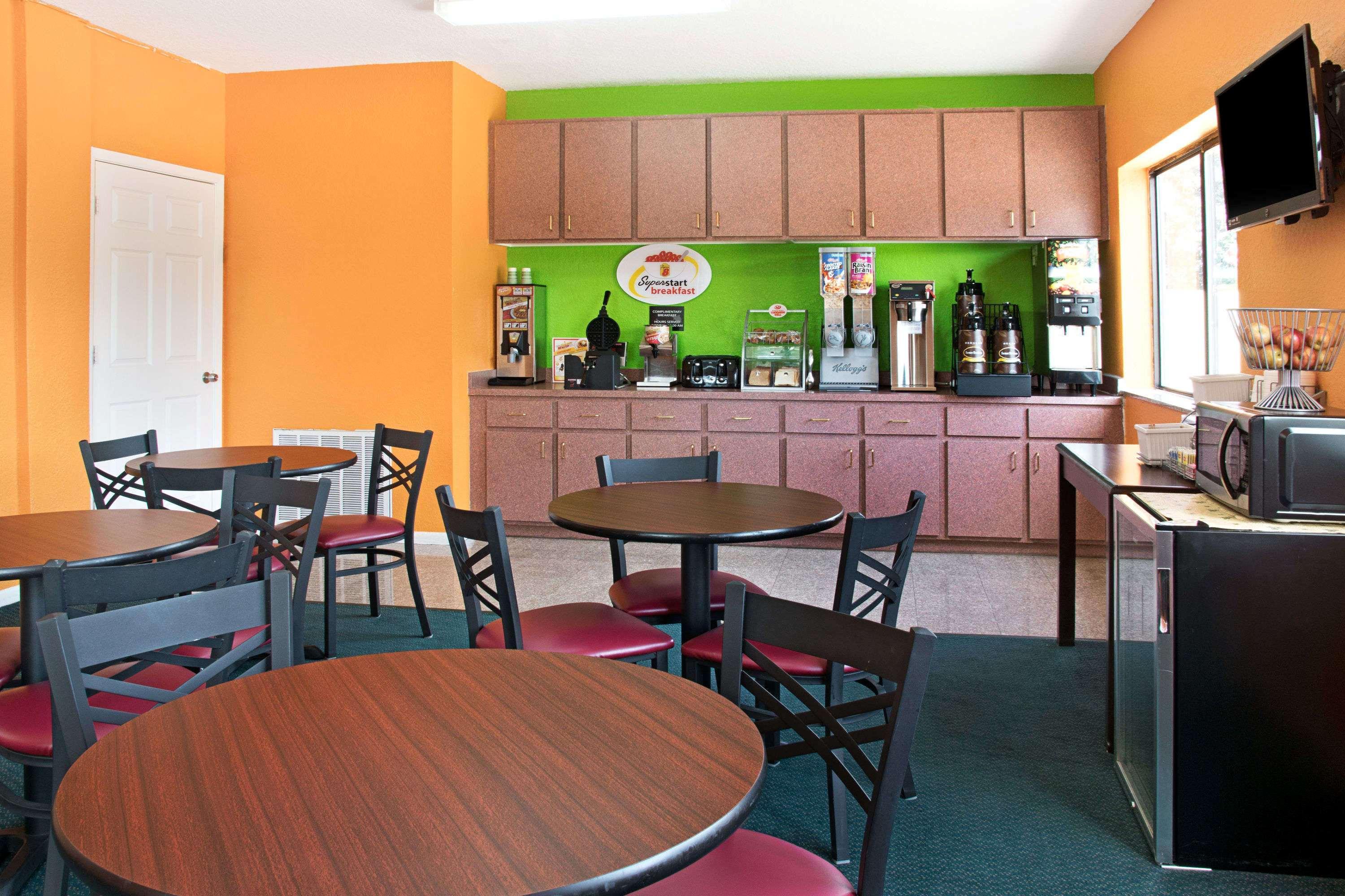 Super 8 By Wyndham Houston/Brookhollow Nw Bagian luar foto