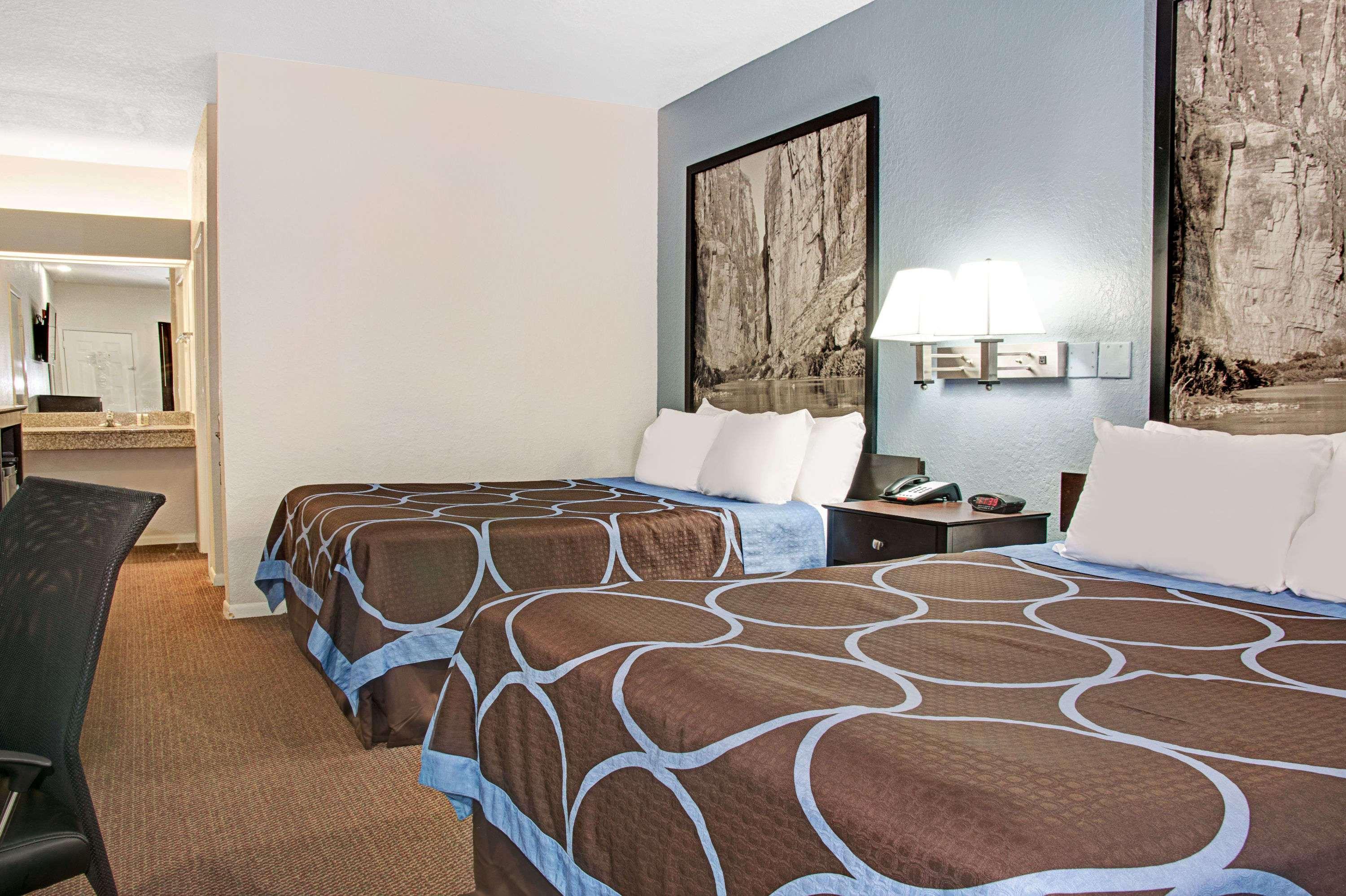 Super 8 By Wyndham Houston/Brookhollow Nw Bagian luar foto
